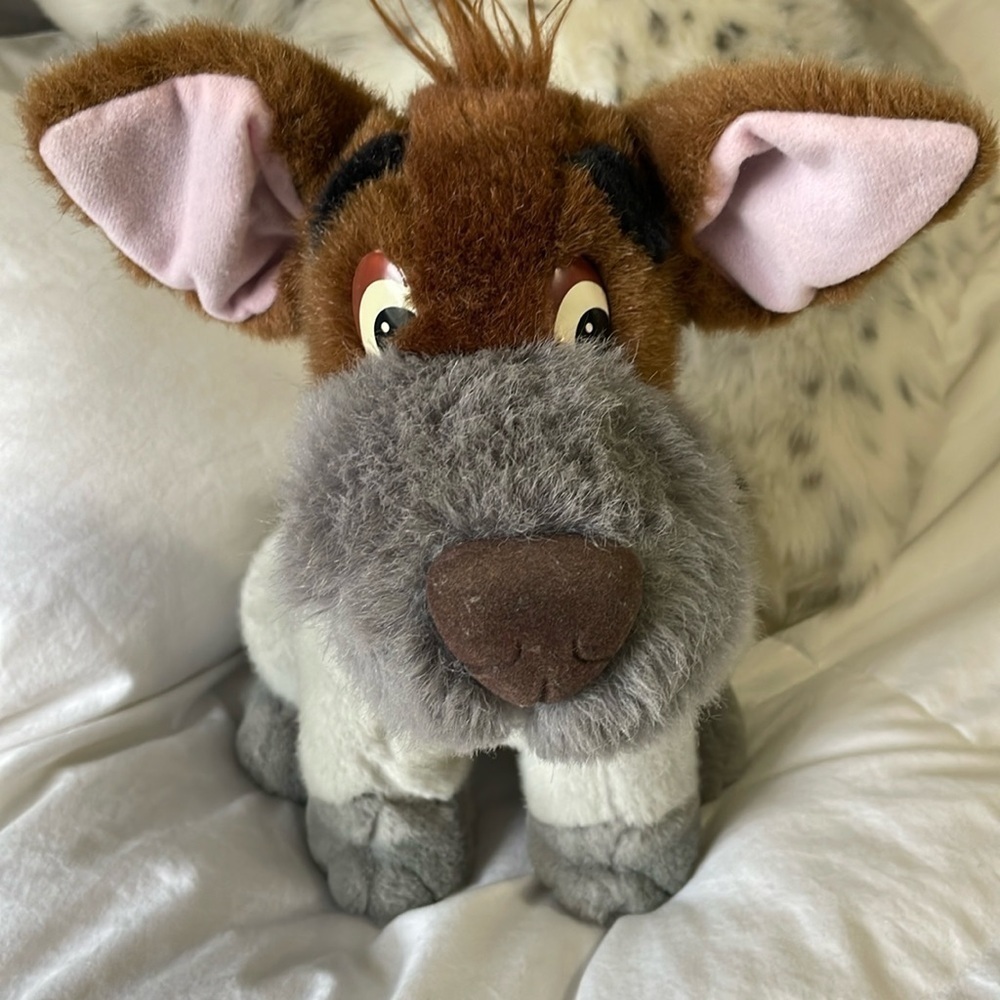 DISNEY | Walt Disney World | Vintage | Dodger | Oliver & Company | Stuffed Dog